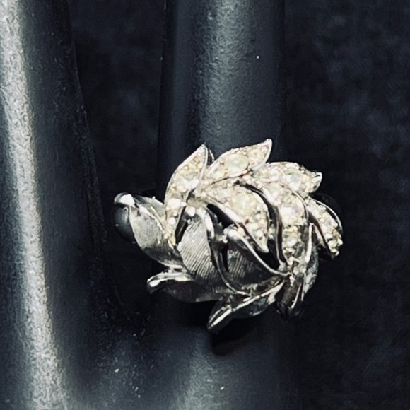 Vintage Silver Tone Rhinestone Flower Adjustable Ring (R326) - Picture 2 of 7